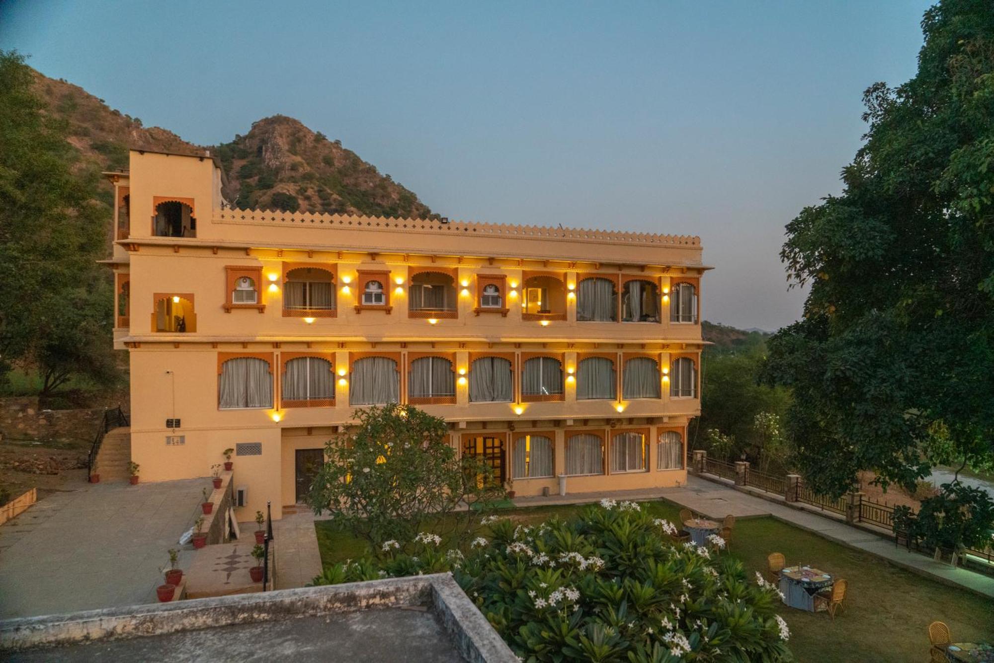Udai Nature Valley Resort - A Peace Full Farmhouse Resort Udaipur Bagian luar foto